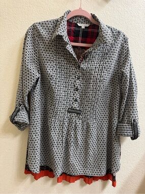 John Mark Black & White Patterned Button-Front Hi/Low Tunic W/contrasting back.